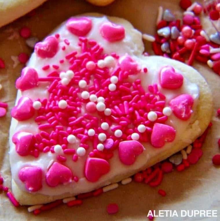 10 Sweet & Romantic Desserts to Make This Valentine’s Day